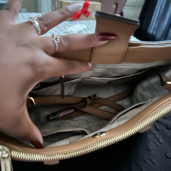 Michael kors large Sutton satchel in camel color - Picture 2 of 3